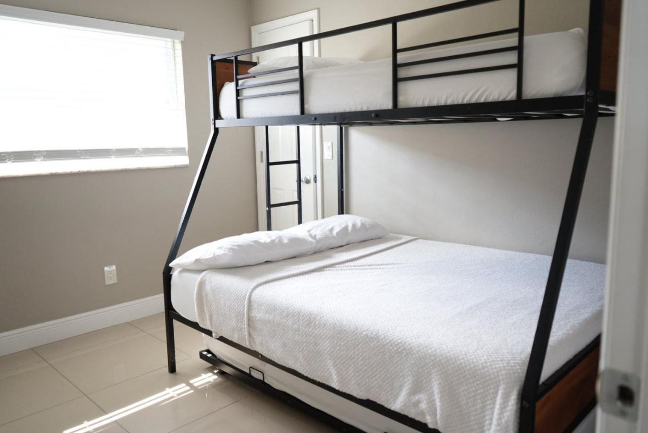 Hosting 1 Villa Tampa Bagian luar foto
