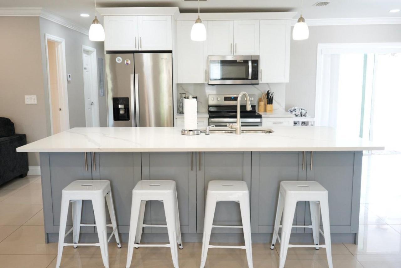 Hosting 1 Villa Tampa Bagian luar foto