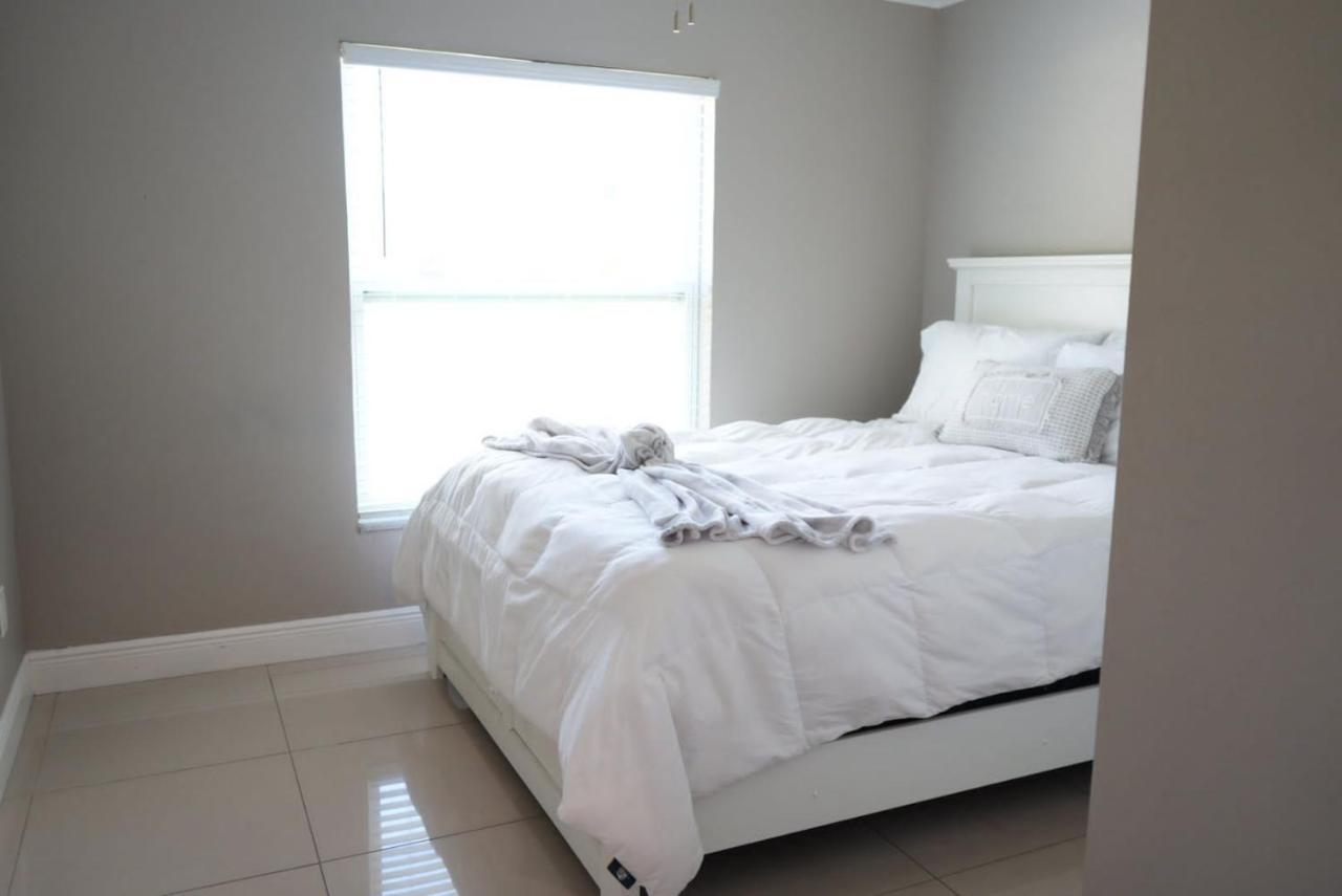Hosting 1 Villa Tampa Bagian luar foto
