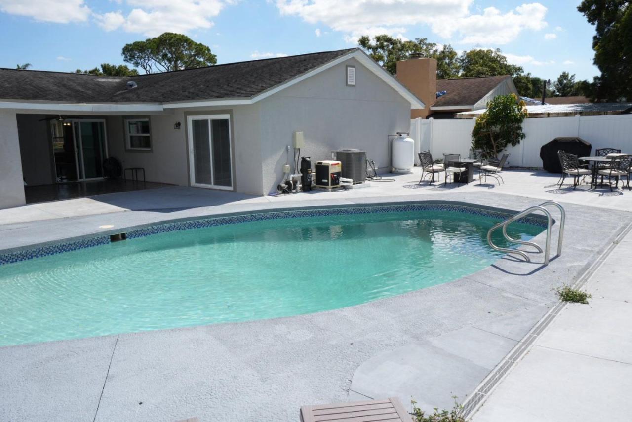 Hosting 1 Villa Tampa Bagian luar foto