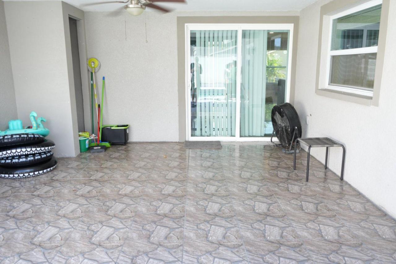 Hosting 1 Villa Tampa Bagian luar foto